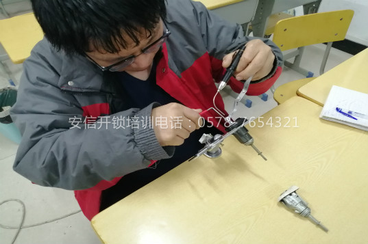 學開鎖技術找誰學？